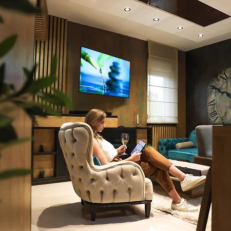 Design Apartment Platinium Spa Lux 5 Star "Havana" Completely Private Wellness & Spa Free Included Sauna & Jacuzzi & Salt Wall & Fire Place & 3D Ceilings & Business Wifi & Netflix & Keyless Code Entry & Full Smart App & Secure 2 Parking Place Cuprija Luaran gambar