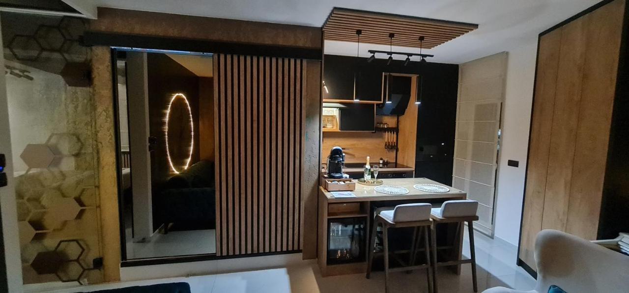 Design Apartment Platinium Spa Lux 5 Star "Havana" Completely Private Wellness & Spa Free Included Sauna & Jacuzzi & Salt Wall & Fire Place & 3D Ceilings & Business Wifi & Netflix & Keyless Code Entry & Full Smart App & Secure 2 Parking Place Cuprija Luaran gambar