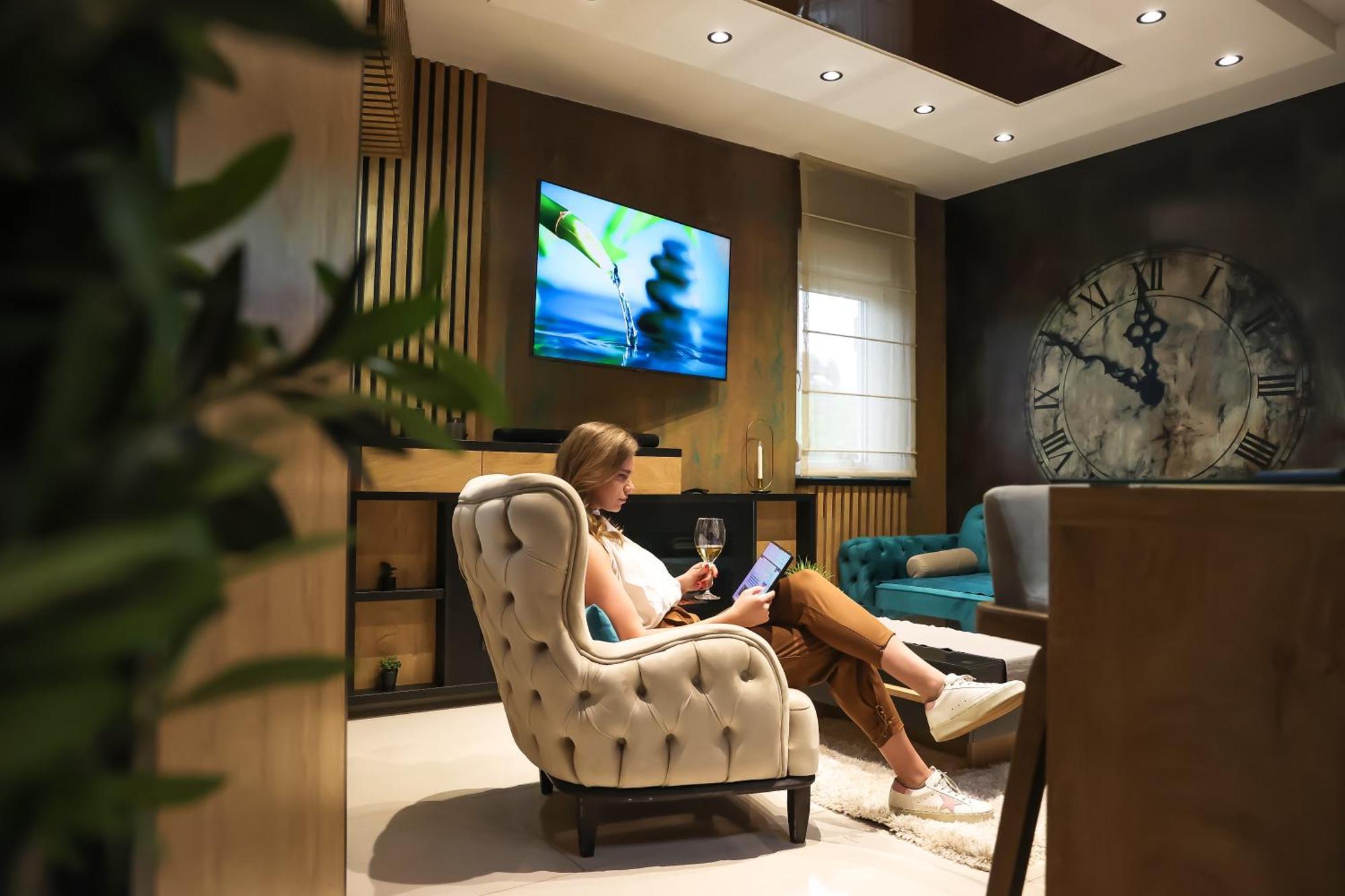 Design Apartment Platinium Spa Lux 5 Star "Havana" Completely Private Wellness & Spa Free Included Sauna & Jacuzzi & Salt Wall & Fire Place & 3D Ceilings & Business Wifi & Netflix & Keyless Code Entry & Full Smart App & Secure 2 Parking Place Cuprija Luaran gambar