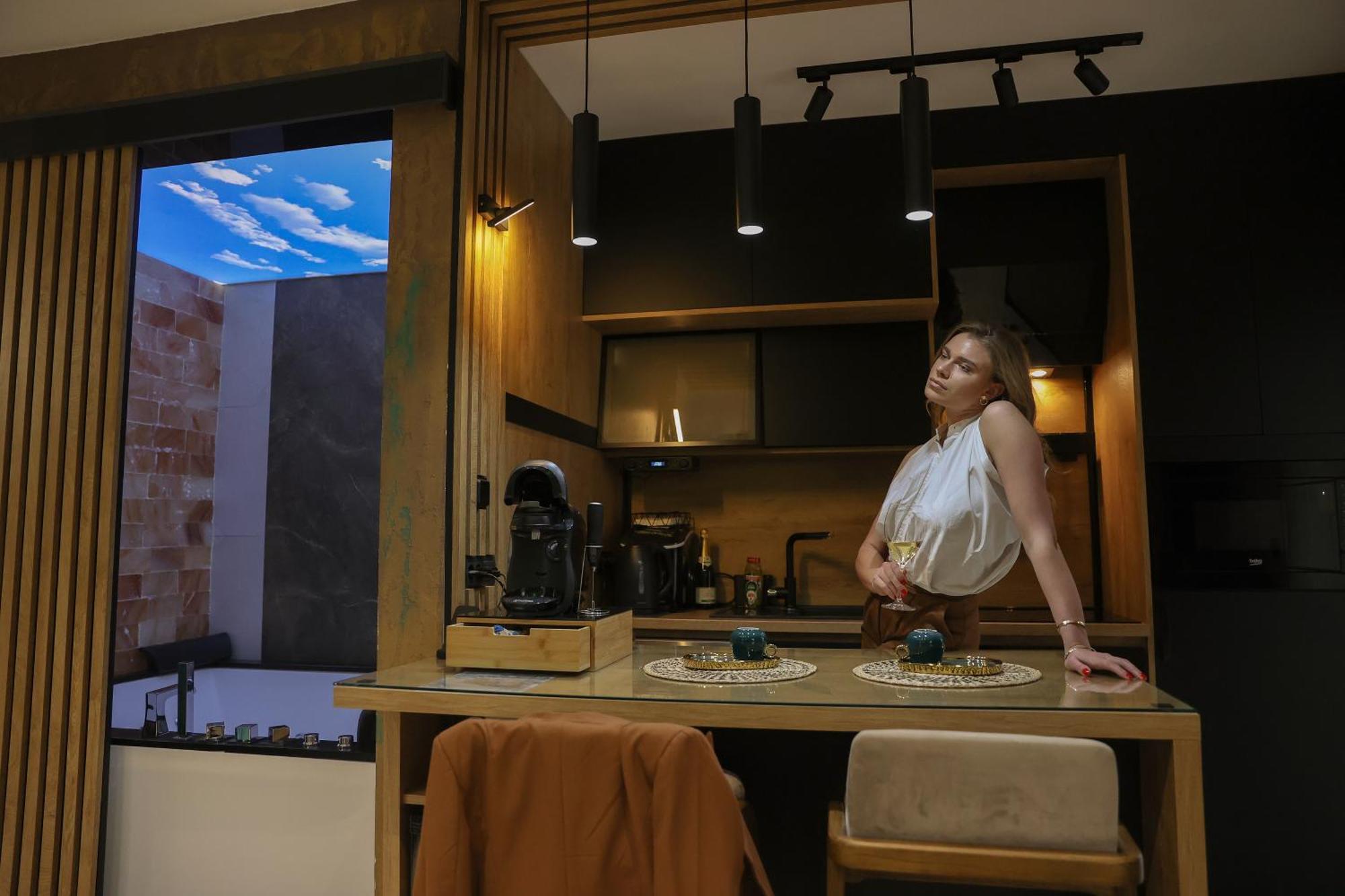 Design Apartment Platinium Spa Lux 5 Star "Havana" Completely Private Wellness & Spa Free Included Sauna & Jacuzzi & Salt Wall & Fire Place & 3D Ceilings & Business Wifi & Netflix & Keyless Code Entry & Full Smart App & Secure 2 Parking Place Cuprija Luaran gambar