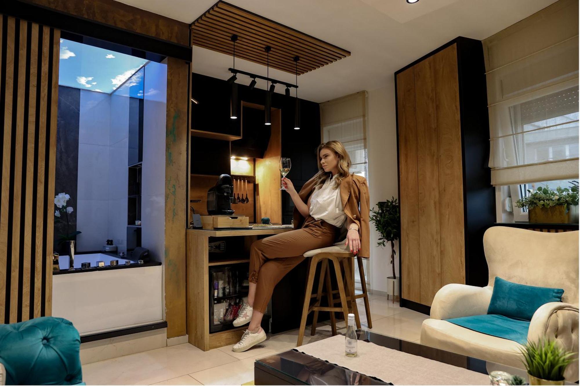 Design Apartment Platinium Spa Lux 5 Star "Havana" Completely Private Wellness & Spa Free Included Sauna & Jacuzzi & Salt Wall & Fire Place & 3D Ceilings & Business Wifi & Netflix & Keyless Code Entry & Full Smart App & Secure 2 Parking Place Cuprija Luaran gambar